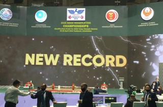 Triple World Records for China in the Heavyweight! Image 12