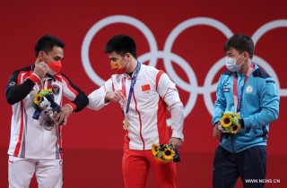 Asian lifters did it again! Both Olympic Gold belong to Chin ... Image 3